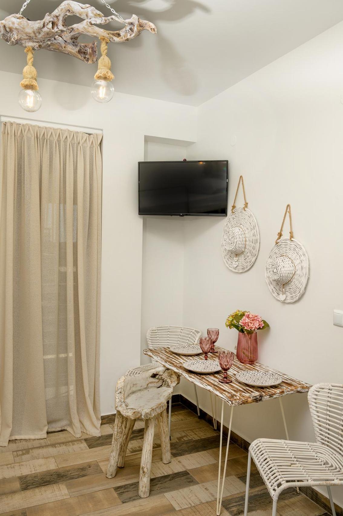 מלון Meltemi Luxury *